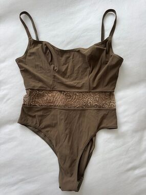Gorgeous Lace-Trim Sculpting Bodysuit in Army Green